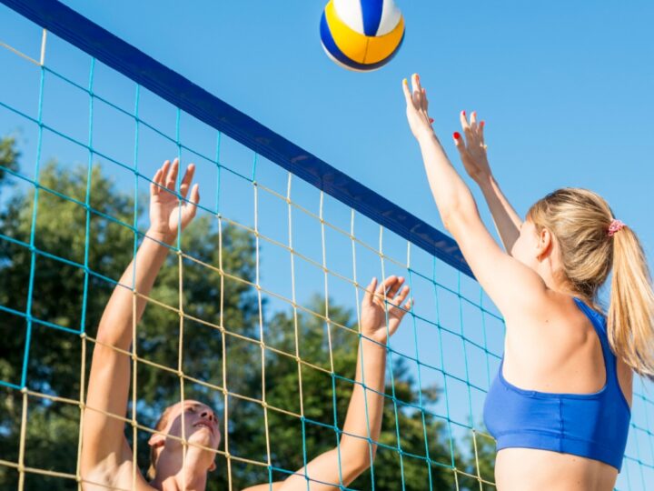 Gwiazdy na boisku – sędziowie siatkówki plażowej w roli zawodników na mistrzostwach Pomorza