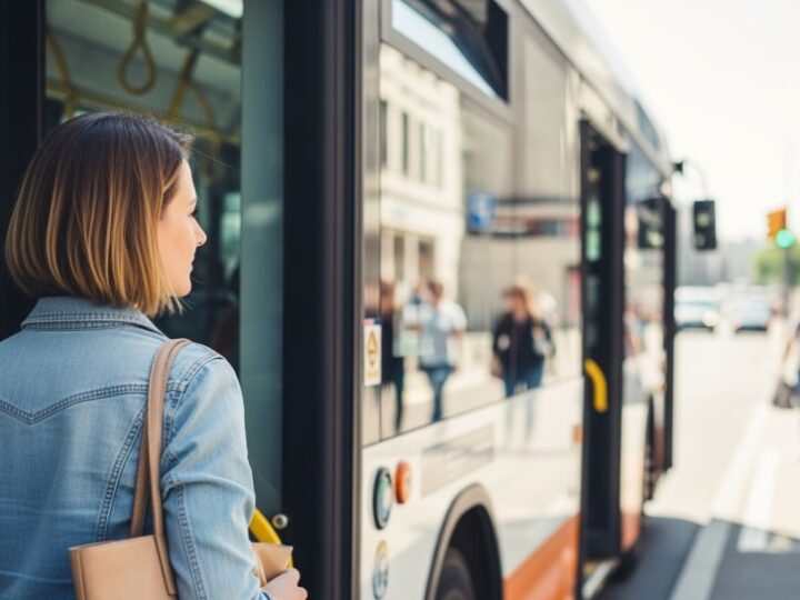 Elektryczne autobusy zagościły na drogach Powiatu Puckiego