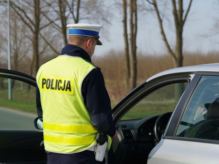 Agresywny 53-latek z ponad 2 promilami zatrzymany w Jeldzinie