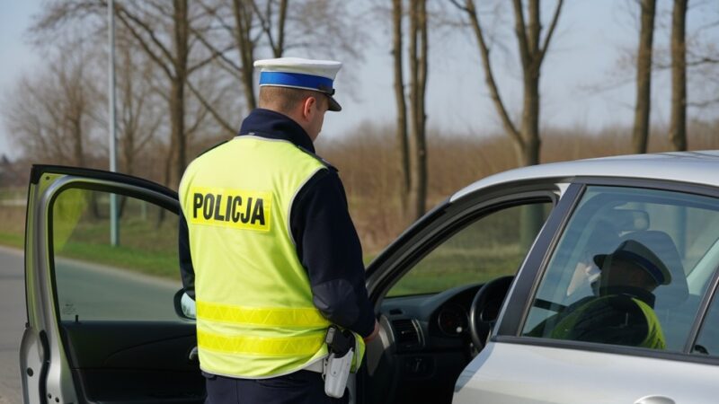 Agresywny 53-latek z ponad 2 promilami zatrzymany w Jeldzinie